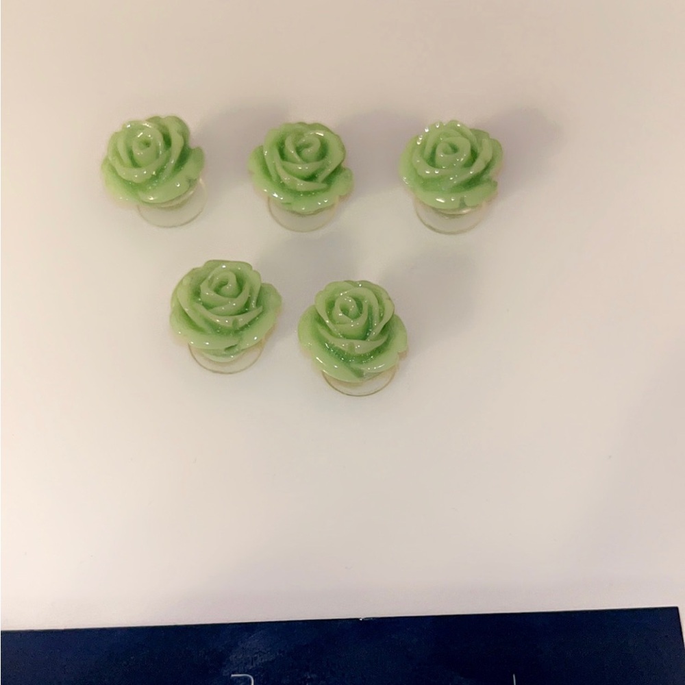 Springtime Bliss: Vibrant Flower Charms for Crocs